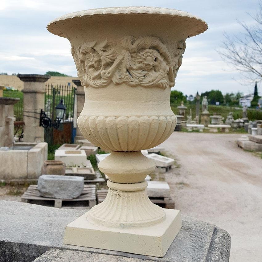 VASE MEDICIS EN FONTE BLANC...