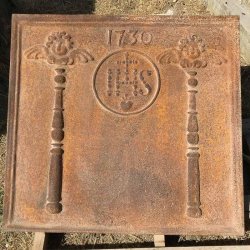 PLAQUE DE CHEMINEE 1730 70x77