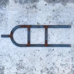 REPOSE-SCEAU EN FER FORGE