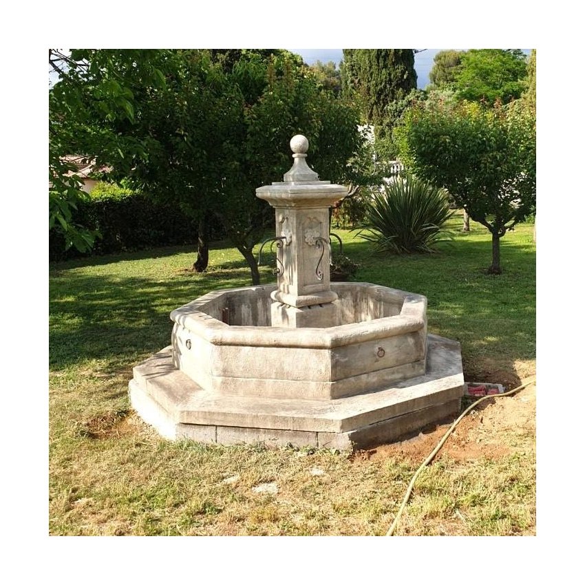 Fontaine-en-pierre-reconstituée-avec-statue-ange-Cupidon-et-jests-remontants-modèle-Paradiso